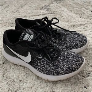 Nike sneakers women’s